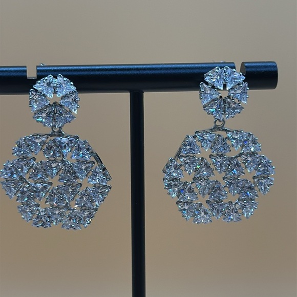 🎁 Sparkly CZ dangling earrings - Picture 2 of 10